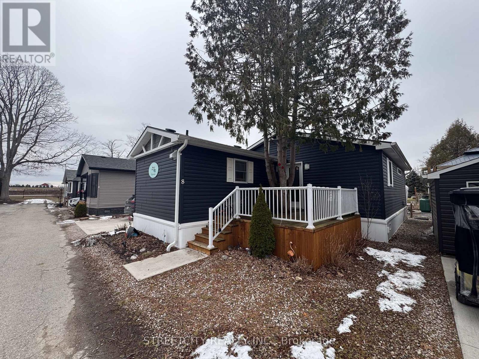 22790 Amiens Road W, Middlesex Centre, Ontario  N0L 1R0 - Photo 2 - X12915394