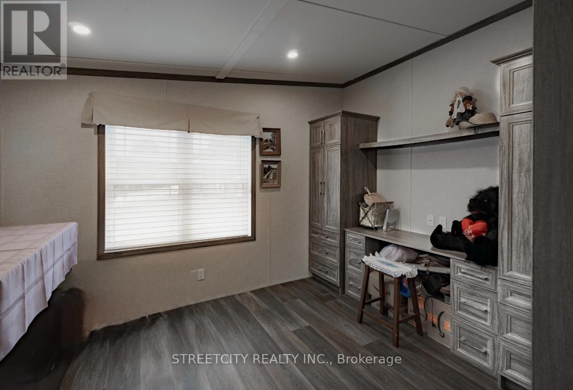 22790 Amiens Road W, Middlesex Centre, Ontario  N0L 1R0 - Photo 21 - X12915394