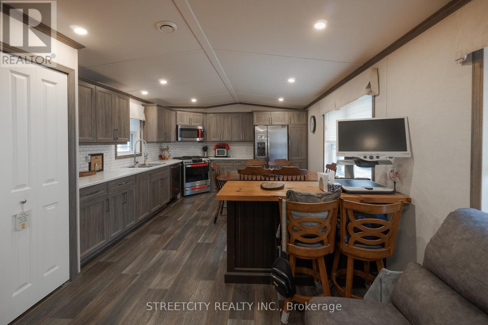 22790 Amiens Road W, Middlesex Centre, Ontario  N0L 1R0 - Photo 9 - X12915394