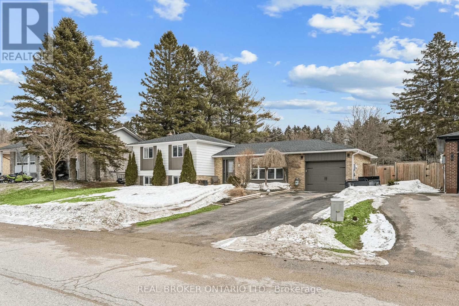 35 DOUGLAS CRESCENT, Erin, Ontario