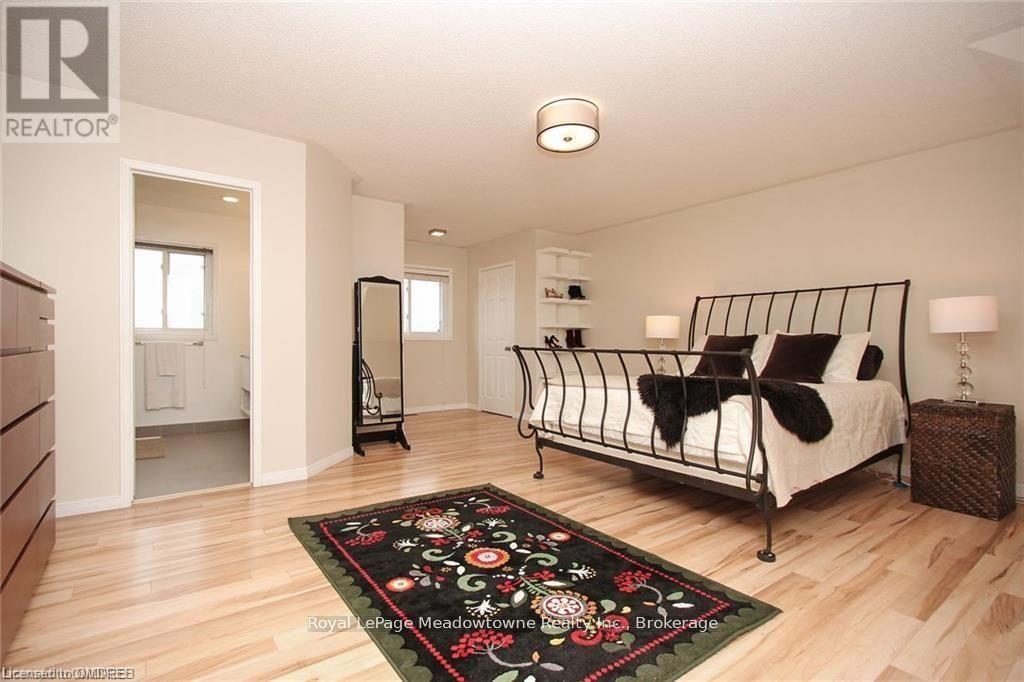 2131 White Dove Circle, Oakville, Ontario  L6M 3R6 - Photo 3 - W12915404