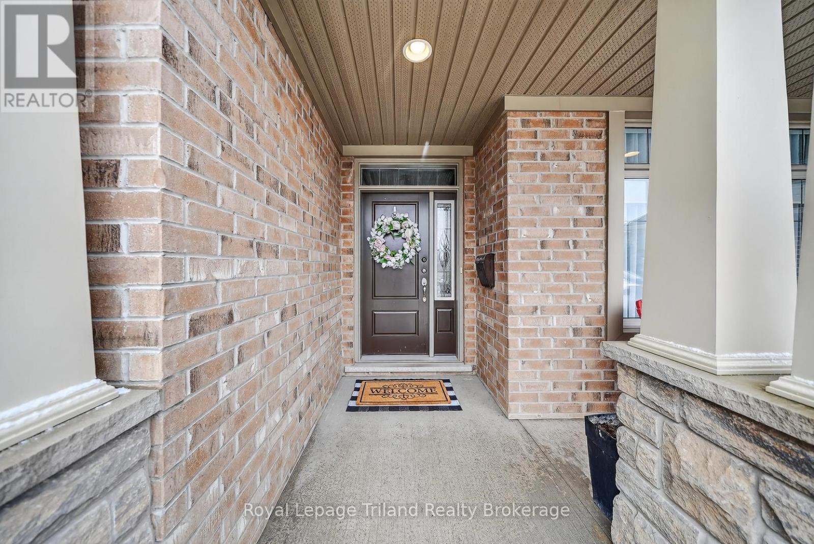 46 Colin Avenue, Tillsonburg, Ontario  N4G 0E5 - Photo 2 - X12915392