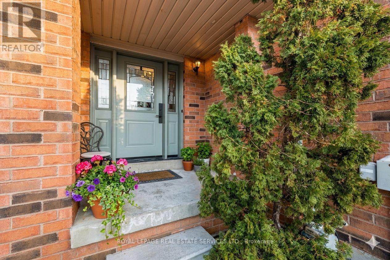 31 Berkindale Court, Brampton, Ontario  L6Y 5G1 - Photo 2 - W12913980