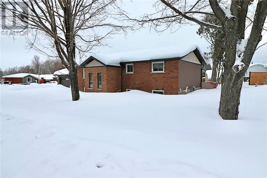 737 Beatrice Crescent, Sudbury, Ontario  P3A 5E5 - Photo 2 - 2126454