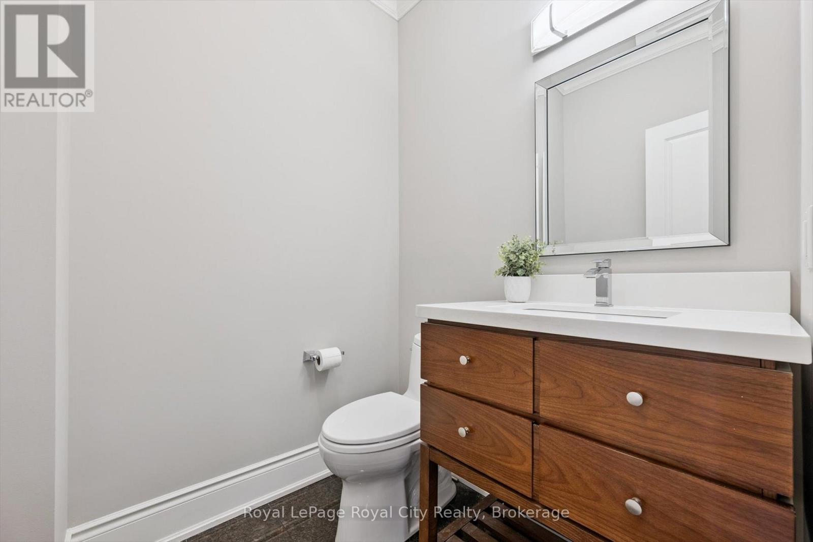 216 Rebecca Street, Oakville, Ontario  L6K 1J9 - Photo 17 - W12915340