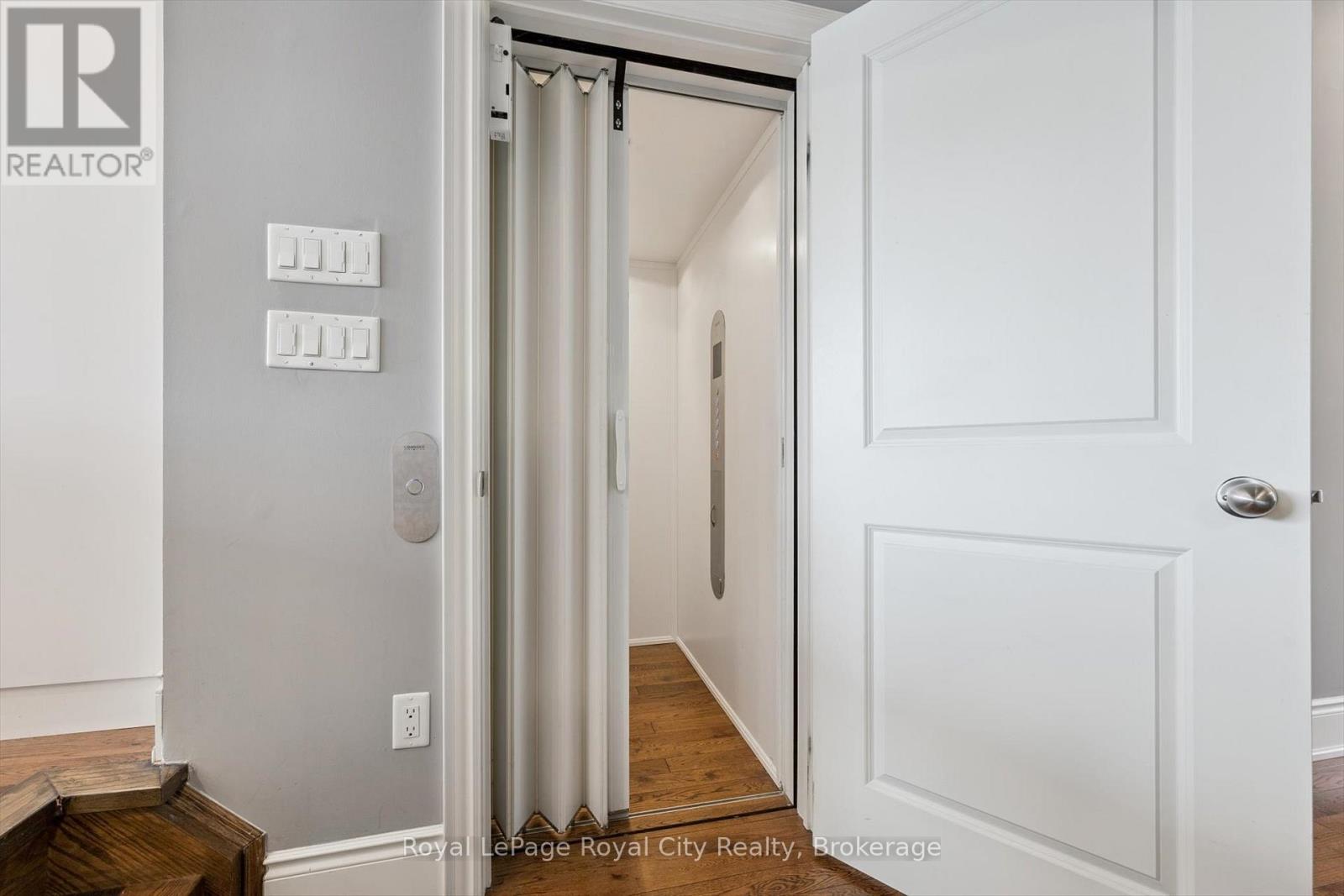 216 Rebecca Street, Oakville, Ontario  L6K 1J9 - Photo 18 - W12915340