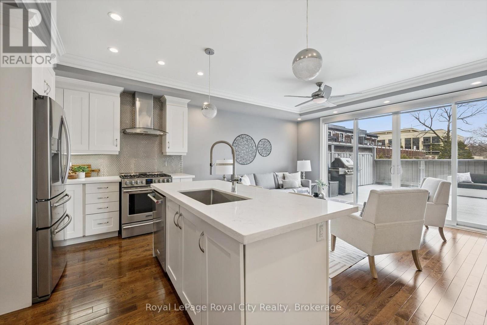 216 Rebecca Street, Oakville, Ontario  L6K 1J9 - Photo 7 - W12915340