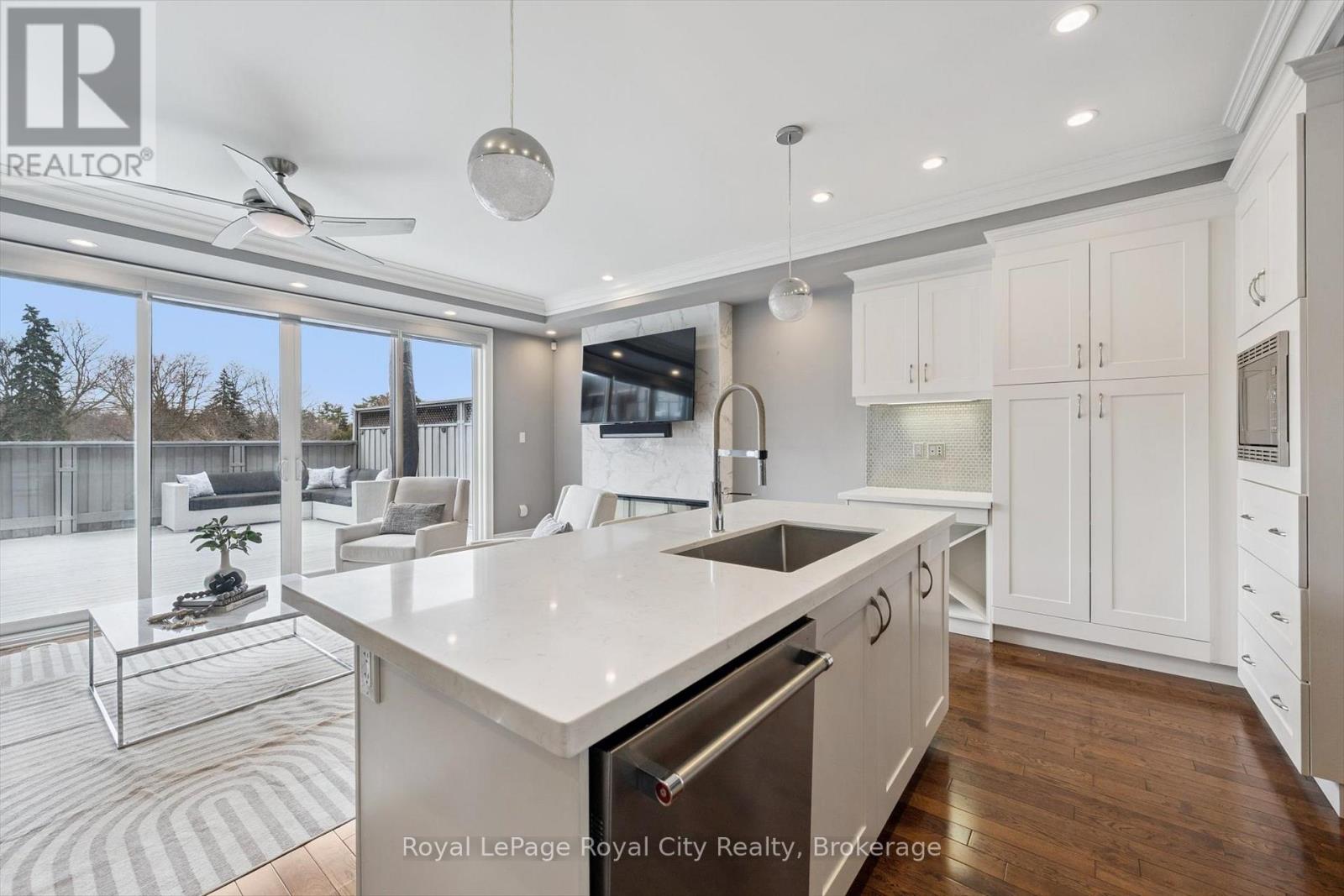 216 Rebecca Street, Oakville, Ontario  L6K 1J9 - Photo 9 - W12915340