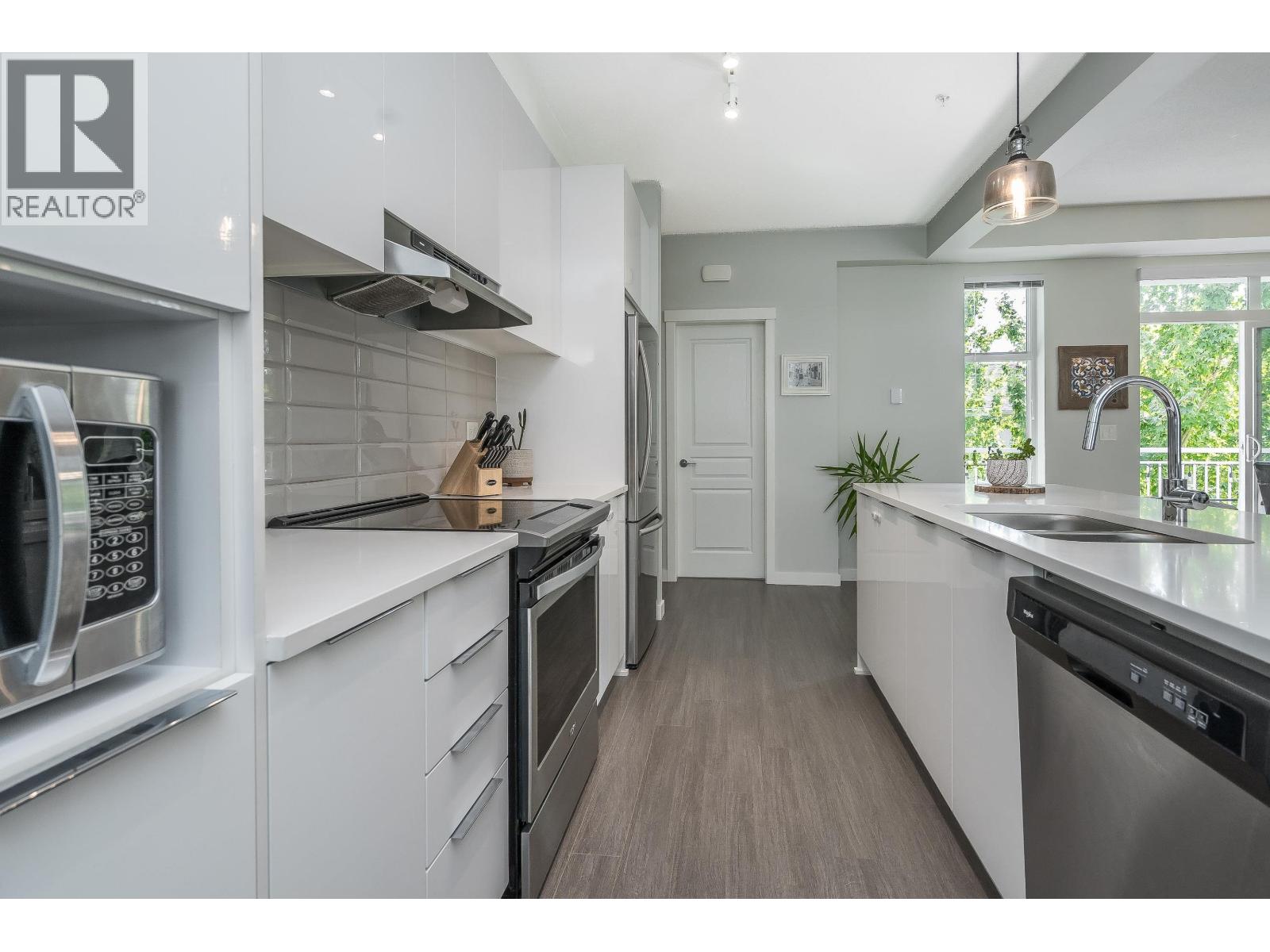 602 11295 Pazarena Place, Maple Ridge, British Columbia  V2X 4K9 - Photo 6 - R3102564