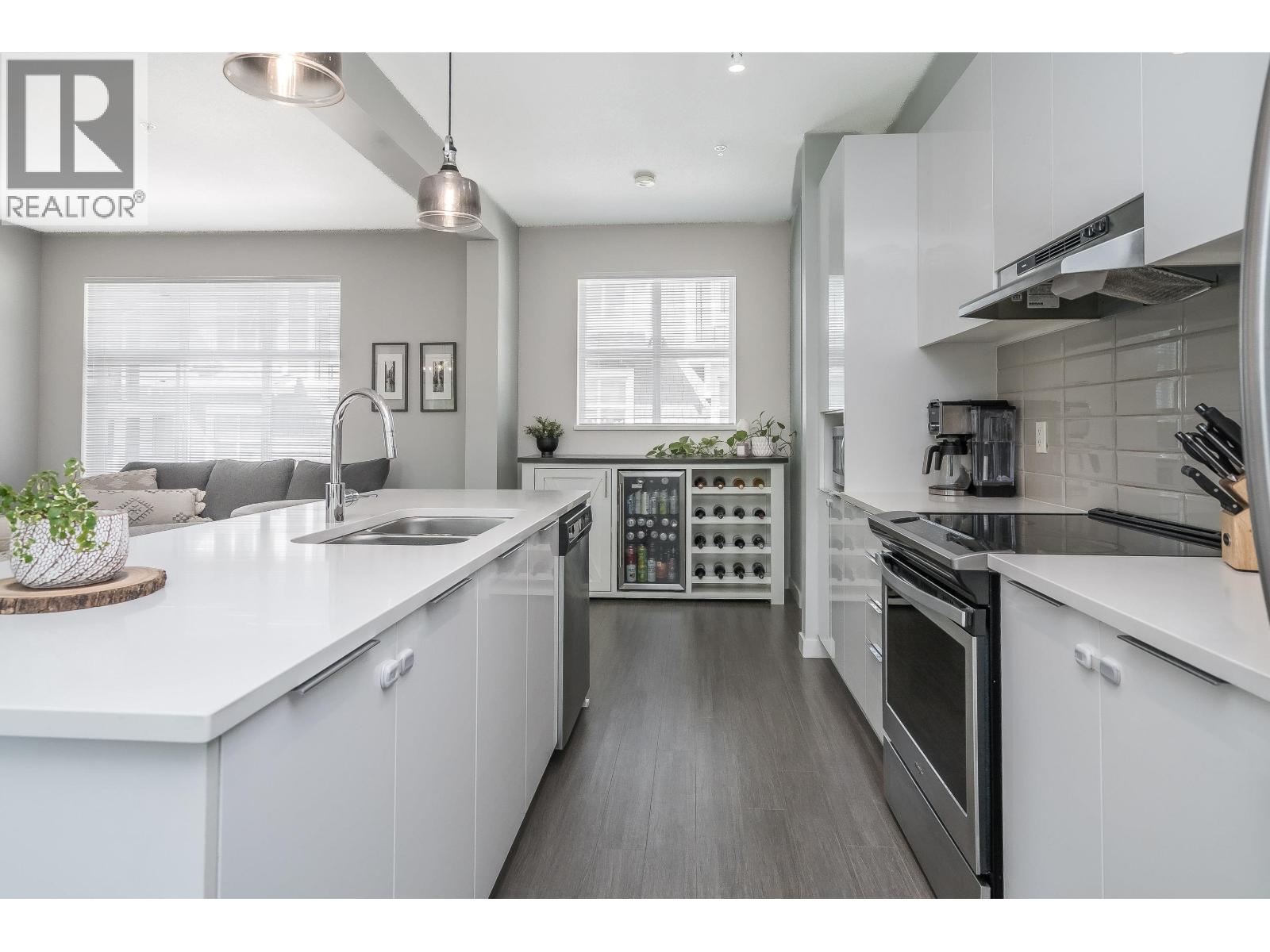 602 11295 Pazarena Place, Maple Ridge, British Columbia  V2X 4K9 - Photo 8 - R3102564