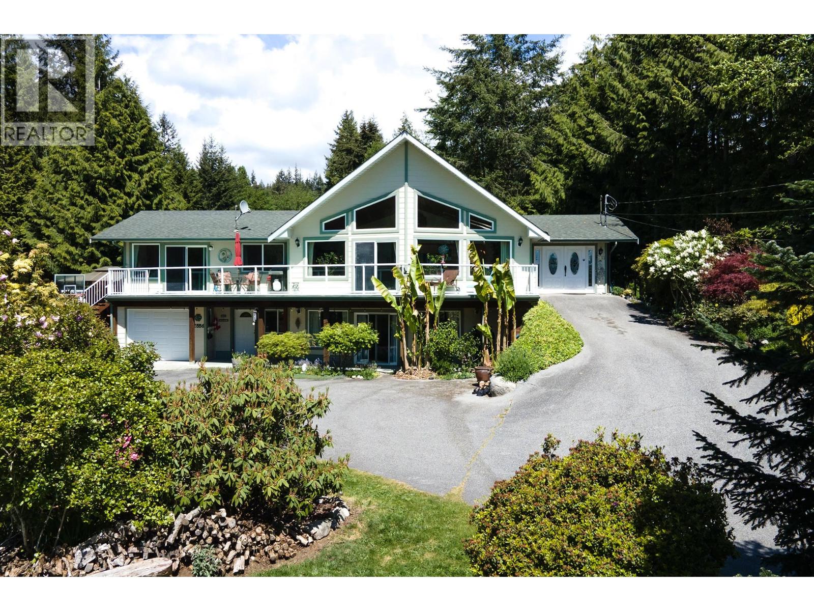 2556 LOWER ROAD, Roberts Creek, British Columbia