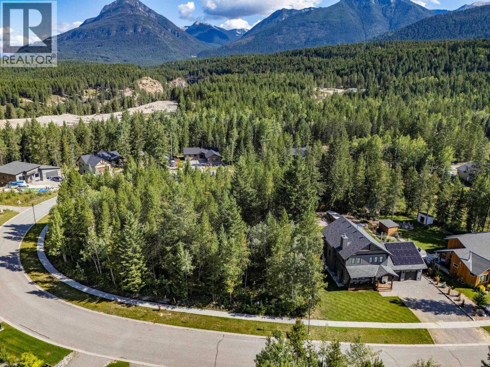1520 Quartz Crescent, Golden, British Columbia