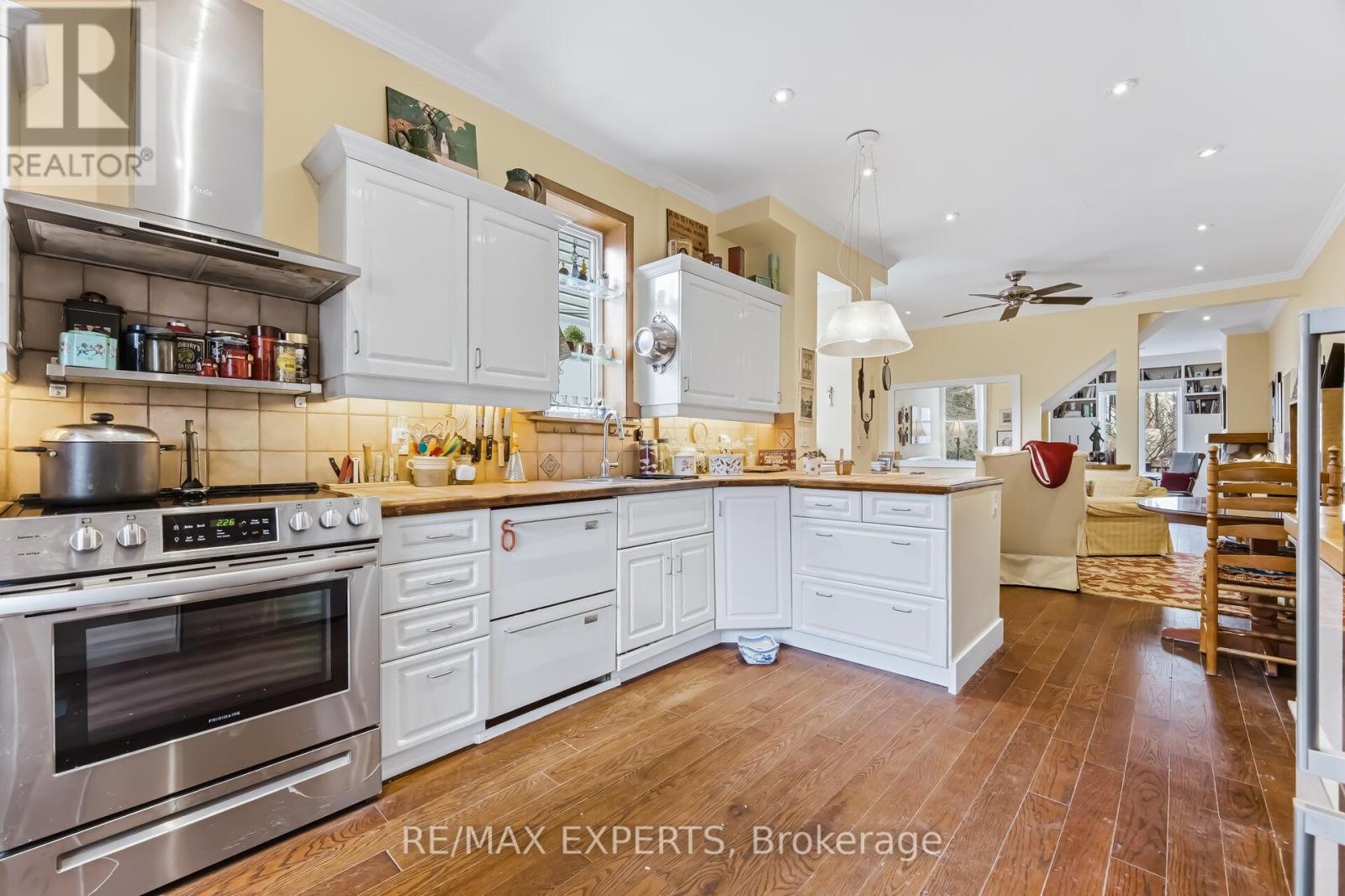 34 Grant Street, Toronto, Ontario  M4M 2H5 - Photo 11 - E12915456