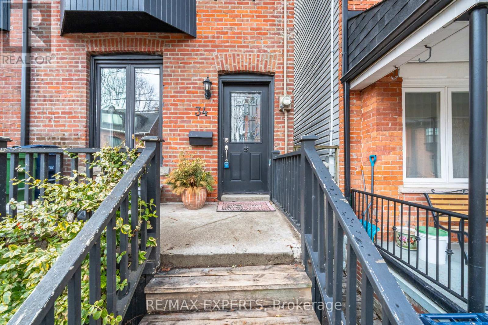 34 Grant Street, Toronto, Ontario  M4M 2H5 - Photo 3 - E12915456