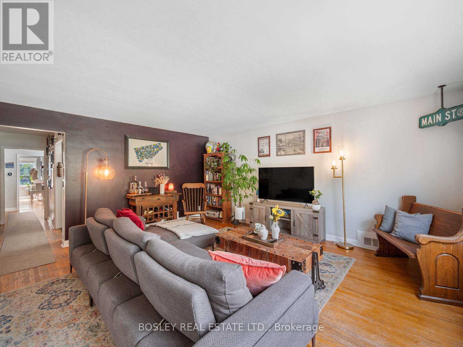 9 Love Crescent, Toronto, Ontario  M4E 1V6 - Photo 13 - E12915464