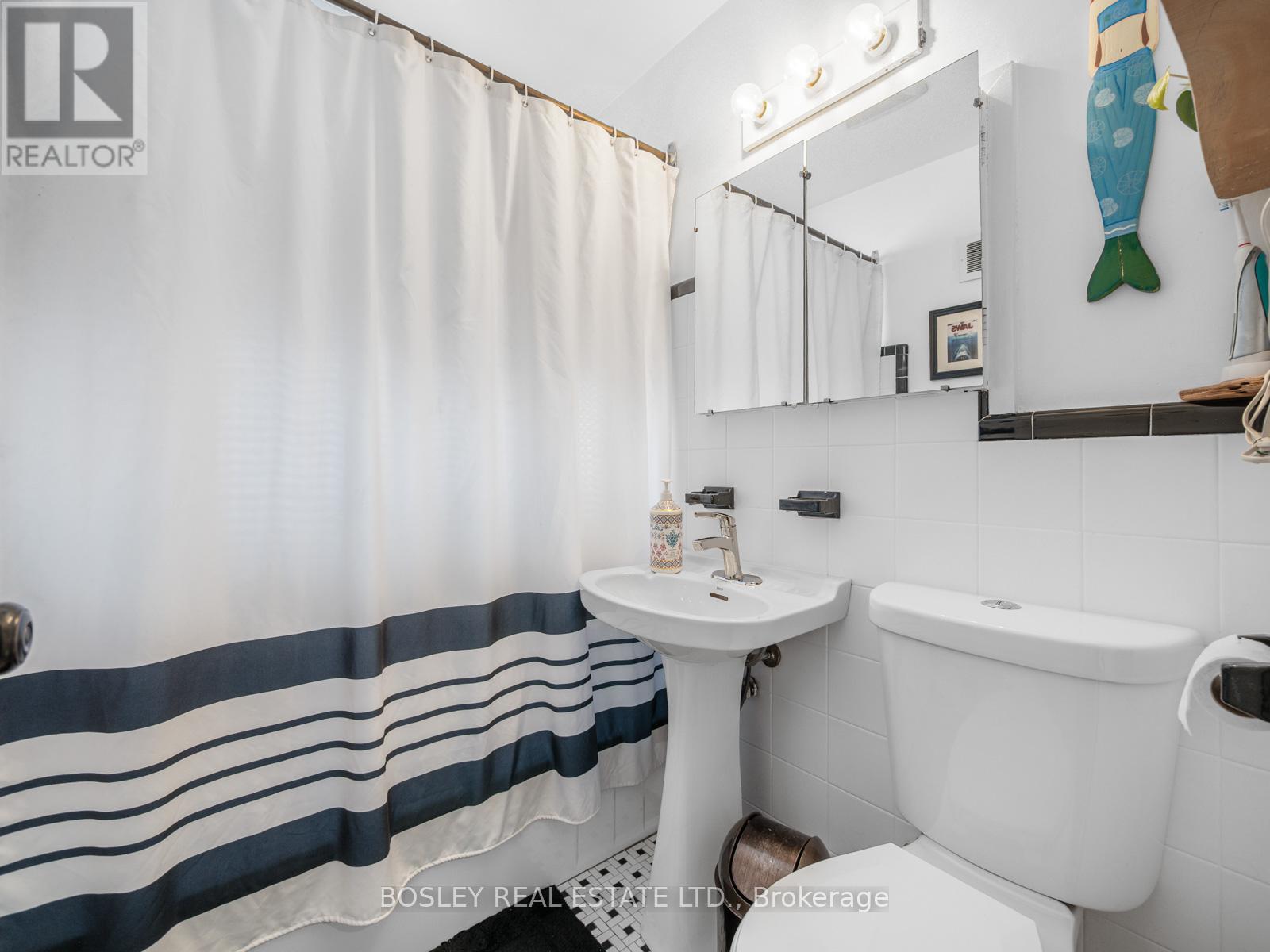 9 Love Crescent, Toronto, Ontario  M4E 1V6 - Photo 18 - E12915464