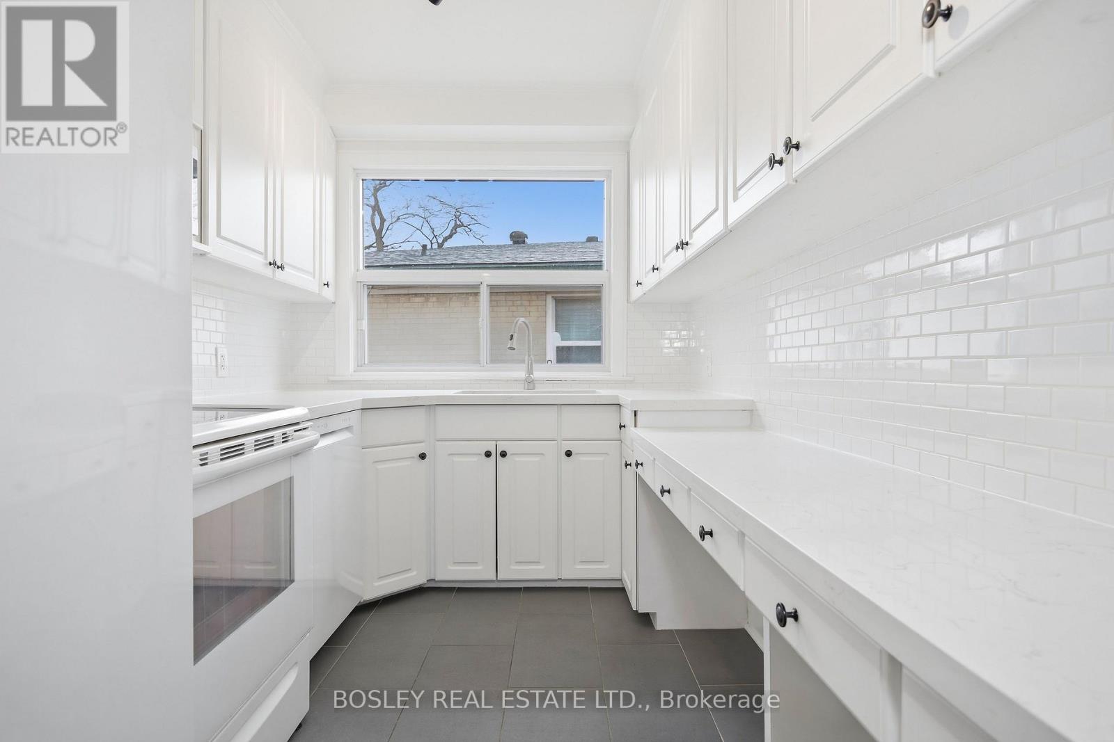 9 Love Crescent, Toronto, Ontario  M4E 1V6 - Photo 25 - E12915464