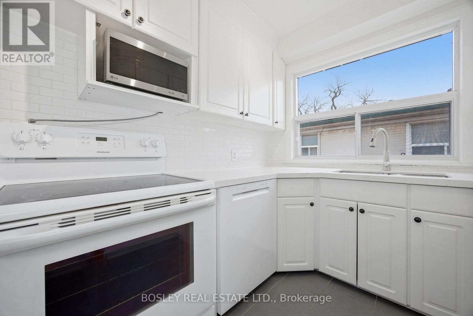 9 Love Crescent, Toronto, Ontario  M4E 1V6 - Photo 26 - E12915464