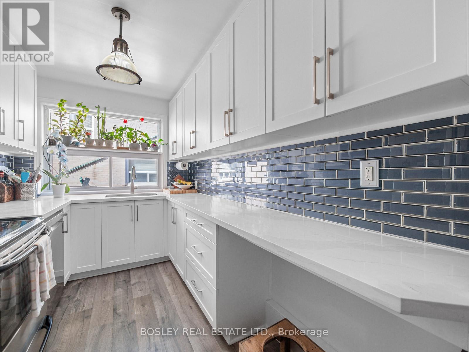 9 Love Crescent, Toronto, Ontario  M4E 1V6 - Photo 6 - E12915464