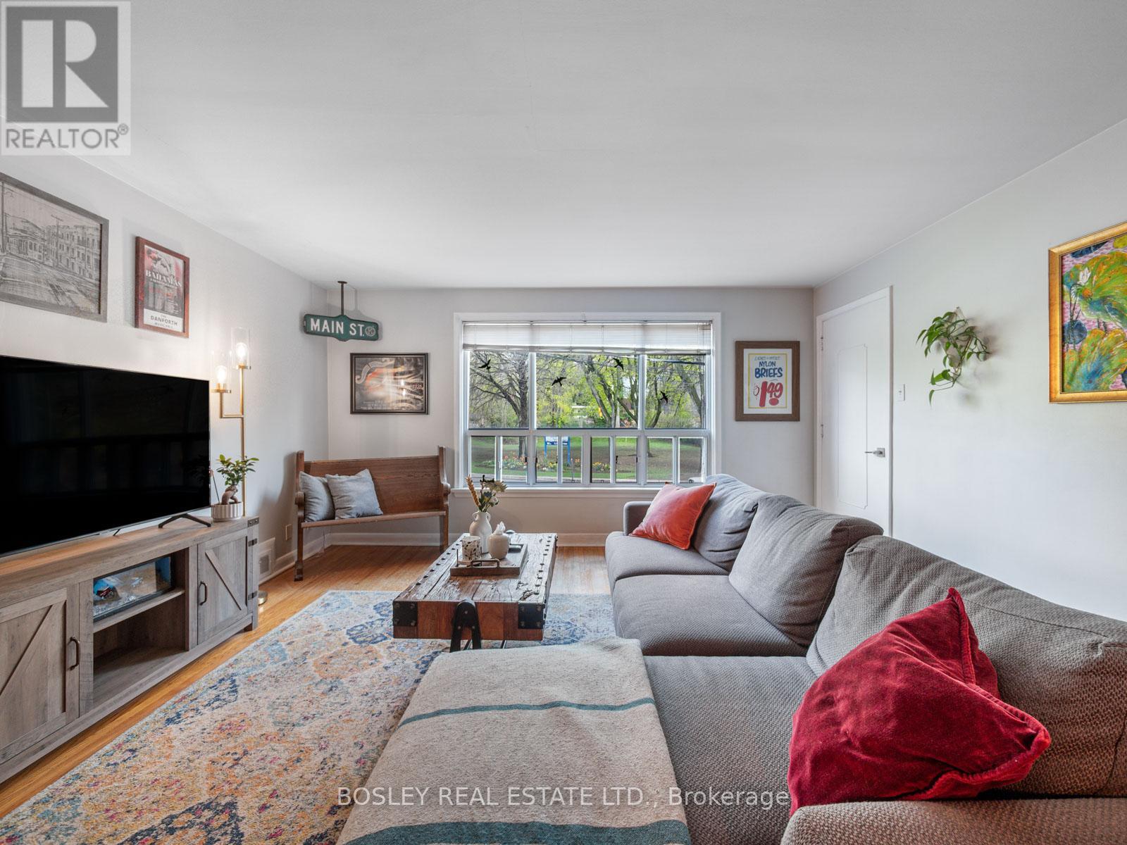 9 Love Crescent, Toronto, Ontario  M4E 1V6 - Photo 9 - E12915464