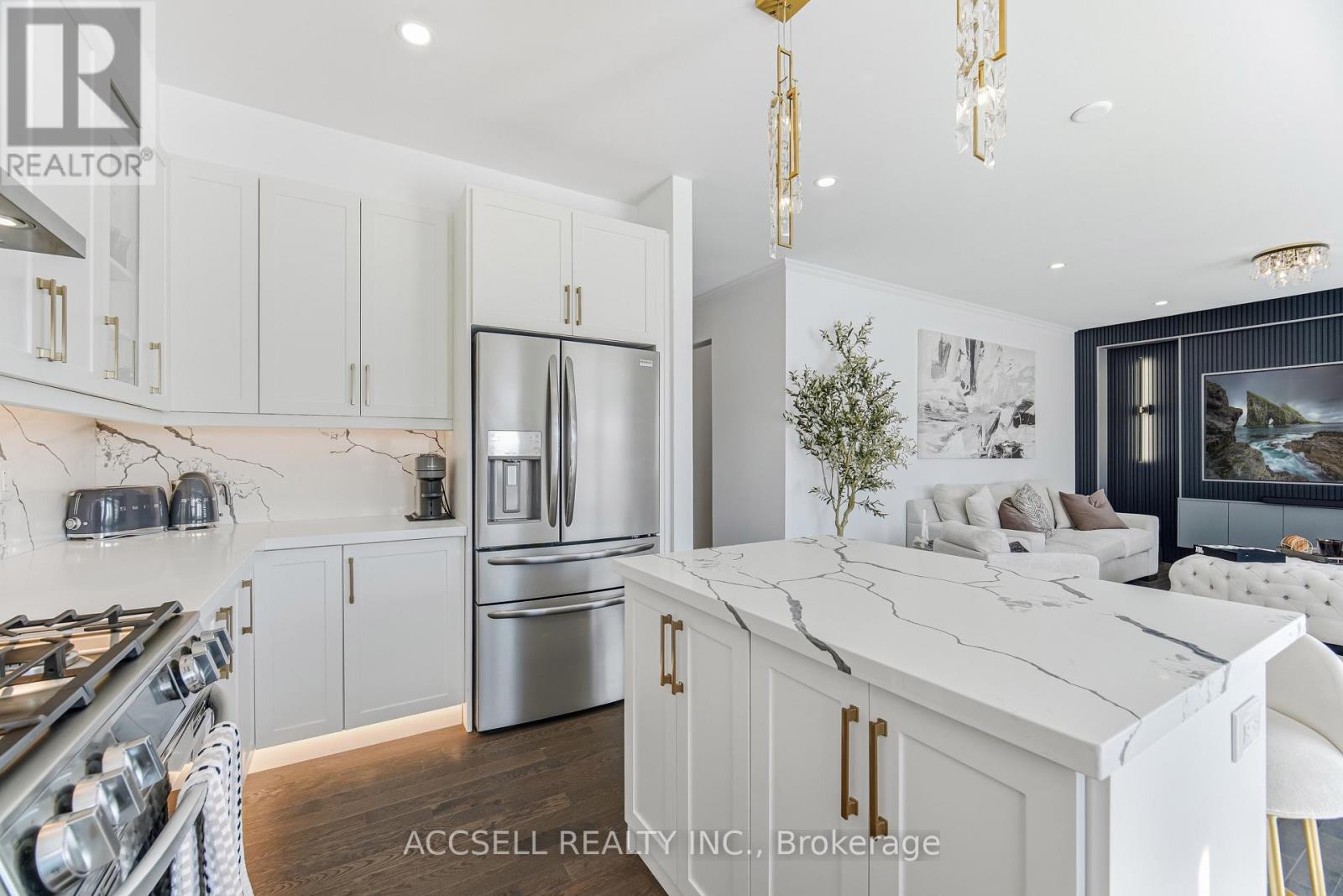 154 Strachan Trail, New Tecumseth (Beeton), Ontario  L0G 1A0 - Photo 14 - N12915438