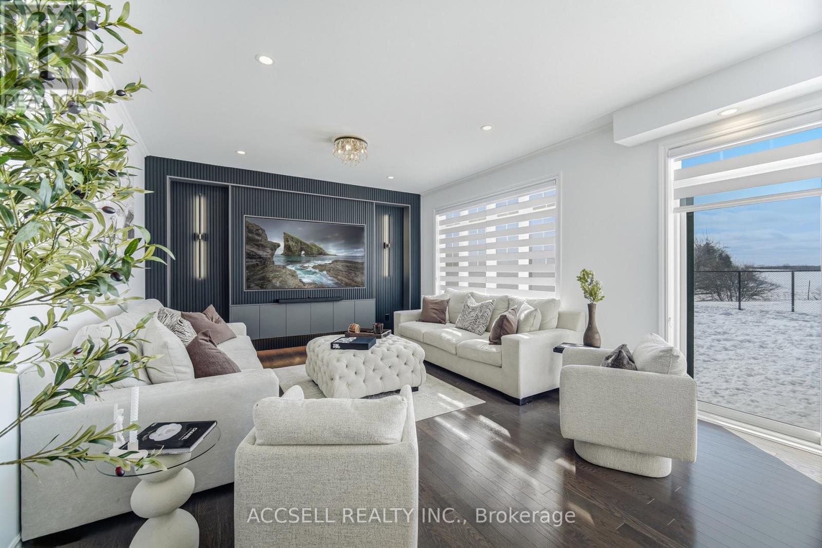 154 Strachan Trail, New Tecumseth (Beeton), Ontario  L0G 1A0 - Photo 16 - N12915438