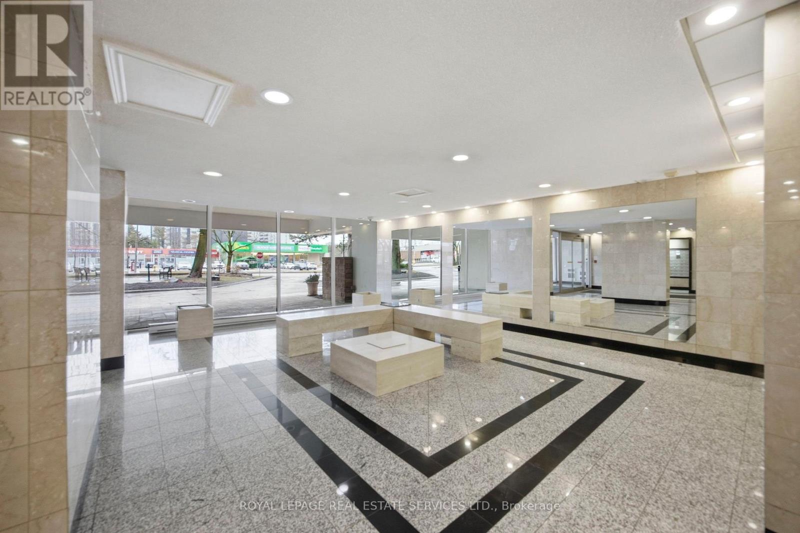 105 - 1 Royal Orchard Boulevard, Markham, Ontario  L3T 3C2 - Photo 5 - N12915442