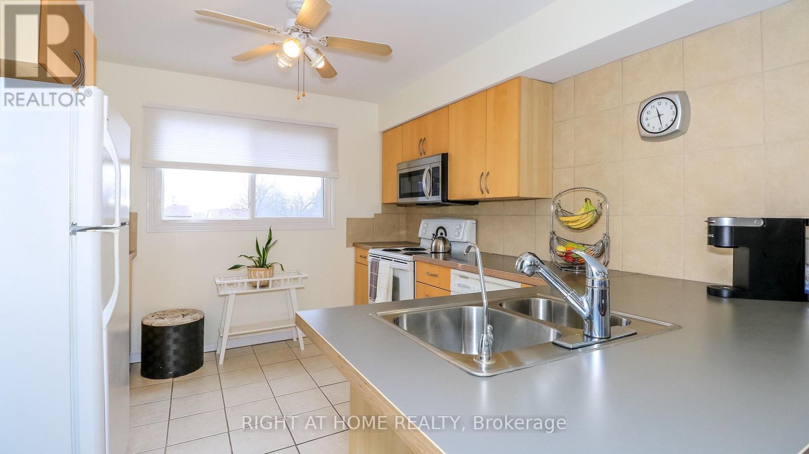 23 - 52 Adelade Street, Barrie (Allandale), Ontario  L4N 3T5 - Photo 2 - S12915380