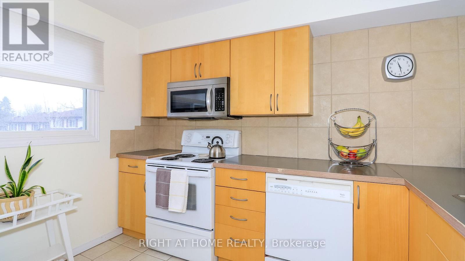 23 - 52 Adelade Street, Barrie (Allandale), Ontario  L4N 3T5 - Photo 3 - S12915380