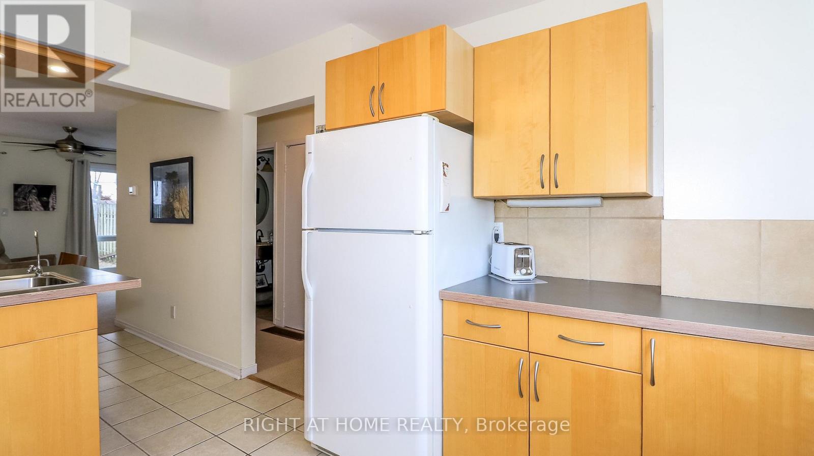 23 - 52 Adelade Street, Barrie (Allandale), Ontario  L4N 3T5 - Photo 4 - S12915380