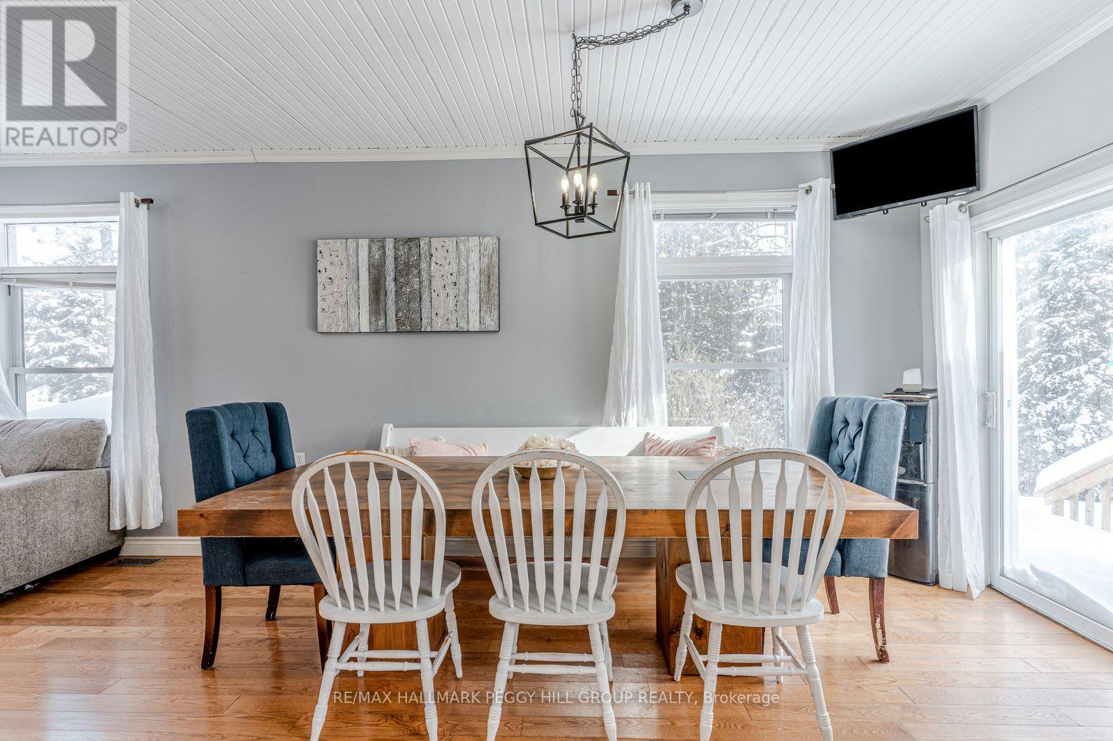 2917 Fairgrounds Road, Ramara, Ontario  L0K 2B0 - Photo 4 - S12915452