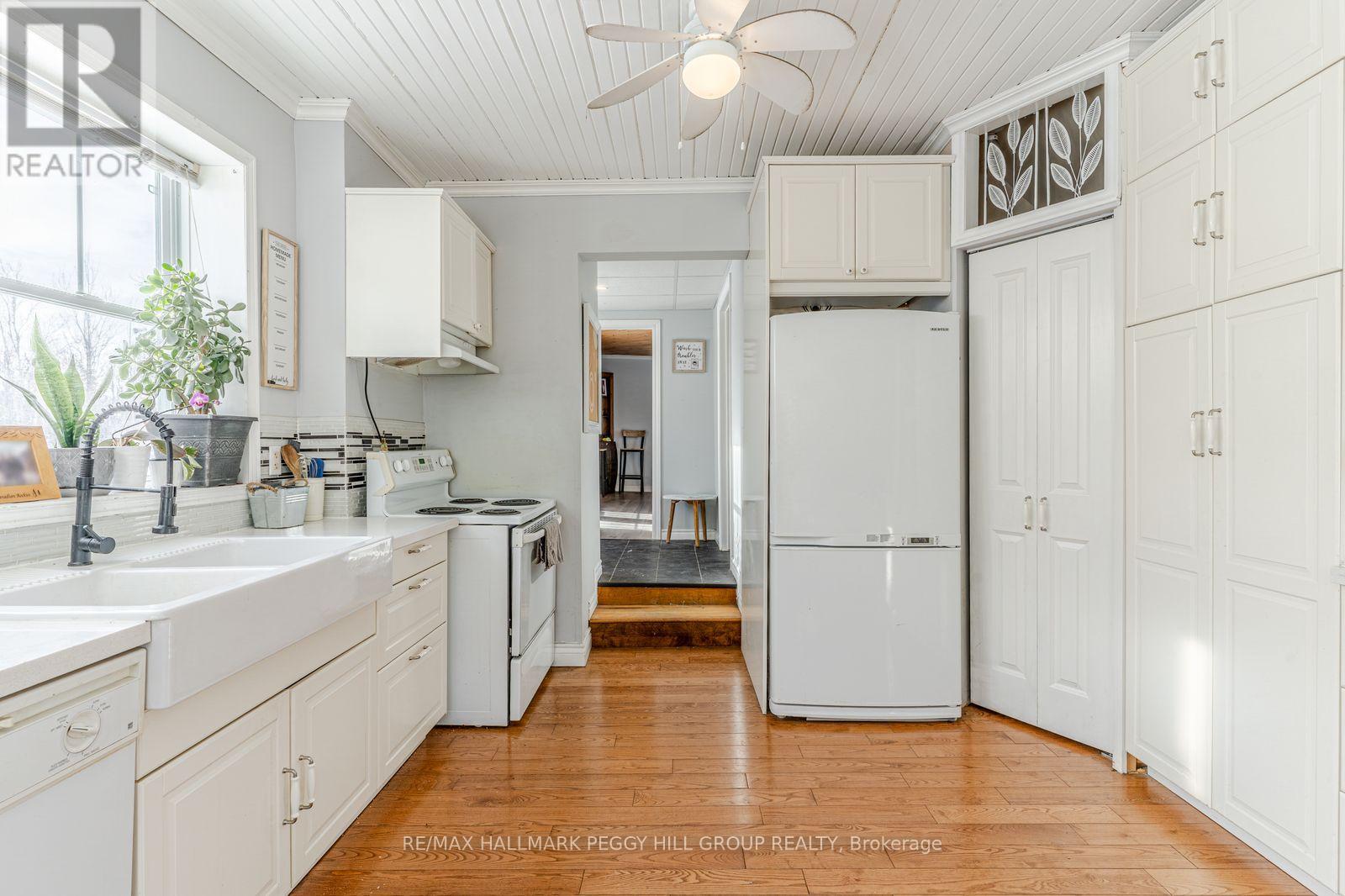 2917 Fairgrounds Road, Ramara, Ontario  L0K 2B0 - Photo 7 - S12915452