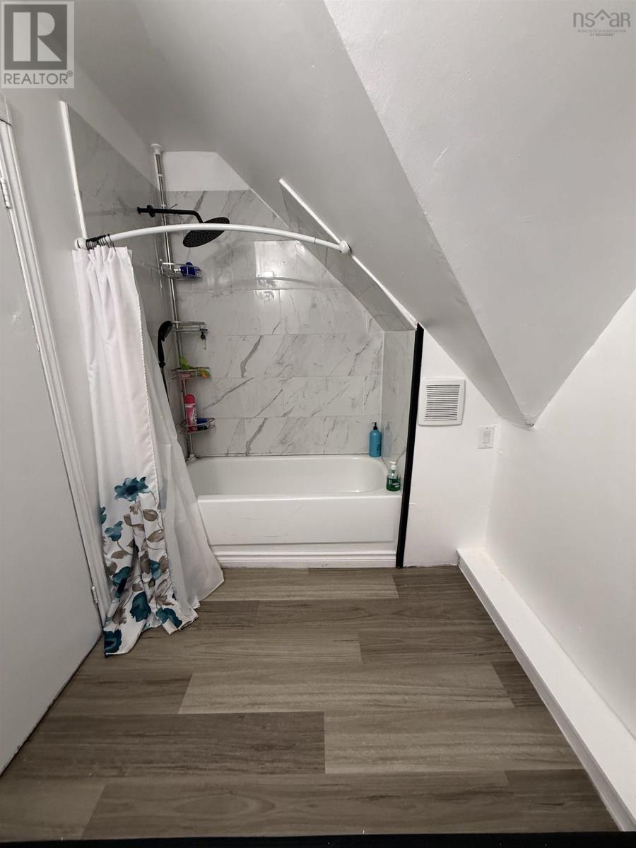 15 Winona Street, Glace Bay, Nova Scotia  B1A 2C3 - Photo 6 - 202605334