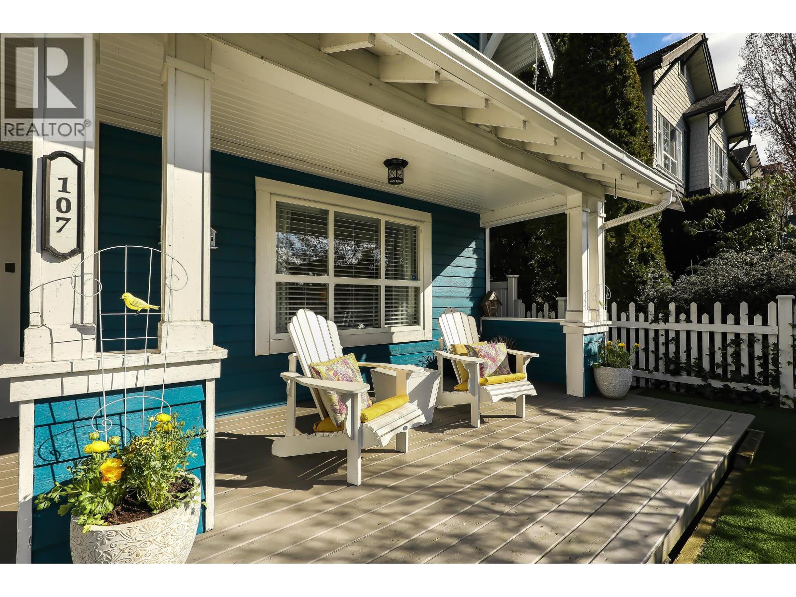 107 Star Crescent, New Westminster, British Columbia  V3M 6X6 - Photo 5 - R3102586