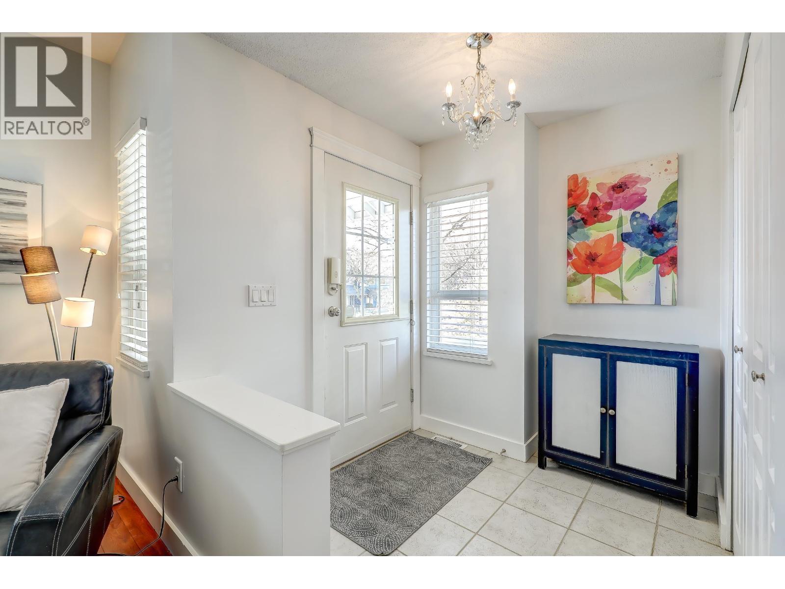 107 Star Crescent, New Westminster, British Columbia  V3M 6X6 - Photo 8 - R3102586