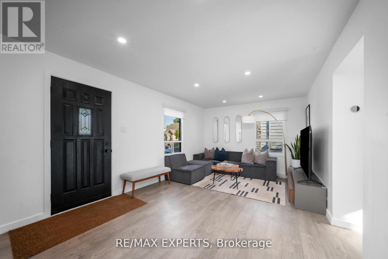 6 Mccallum Court, Toronto, Ontario  M8Y 1M6 - Photo 14 - W12915382