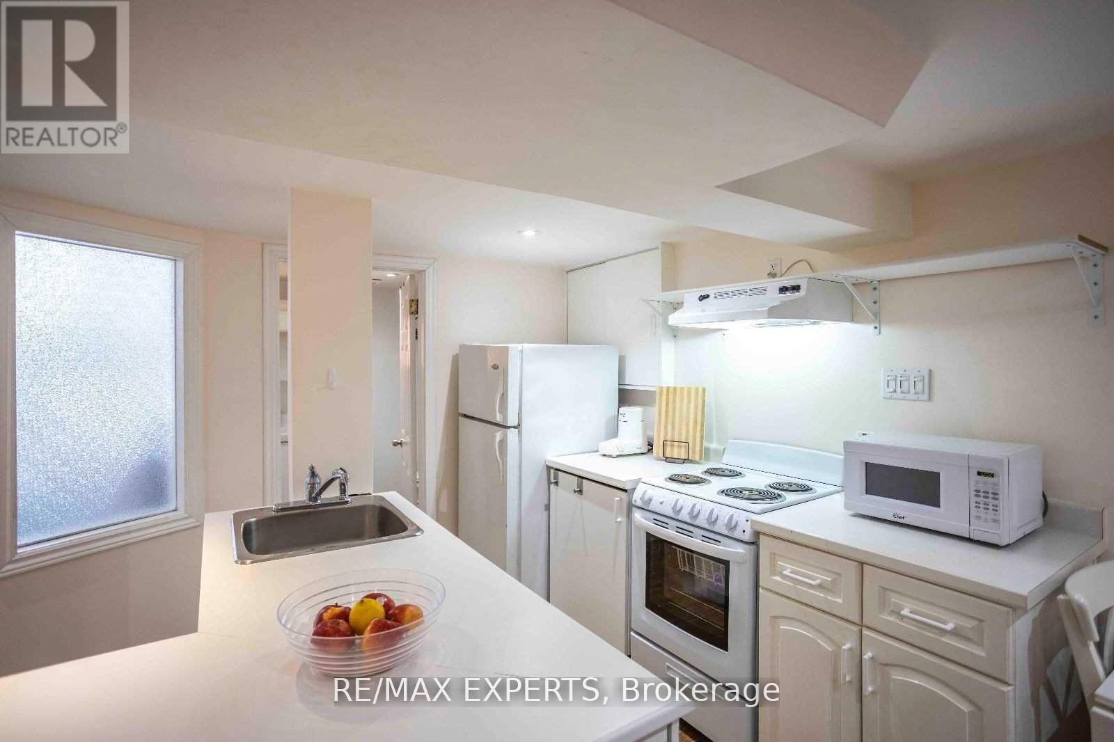 6 Mccallum Court, Toronto, Ontario  M8Y 1M6 - Photo 39 - W12915382