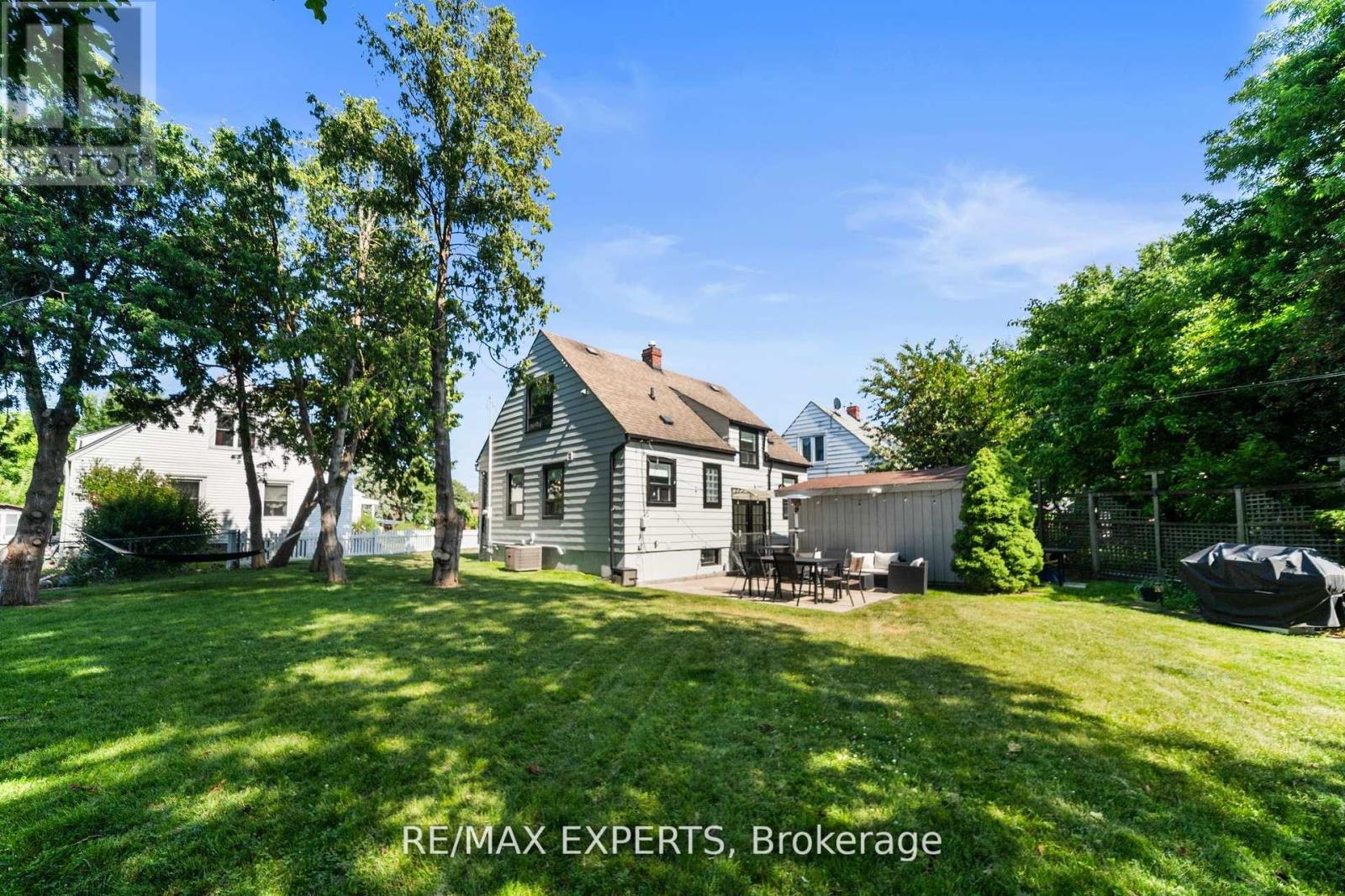 6 Mccallum Court, Toronto, Ontario  M8Y 1M6 - Photo 4 - W12915382