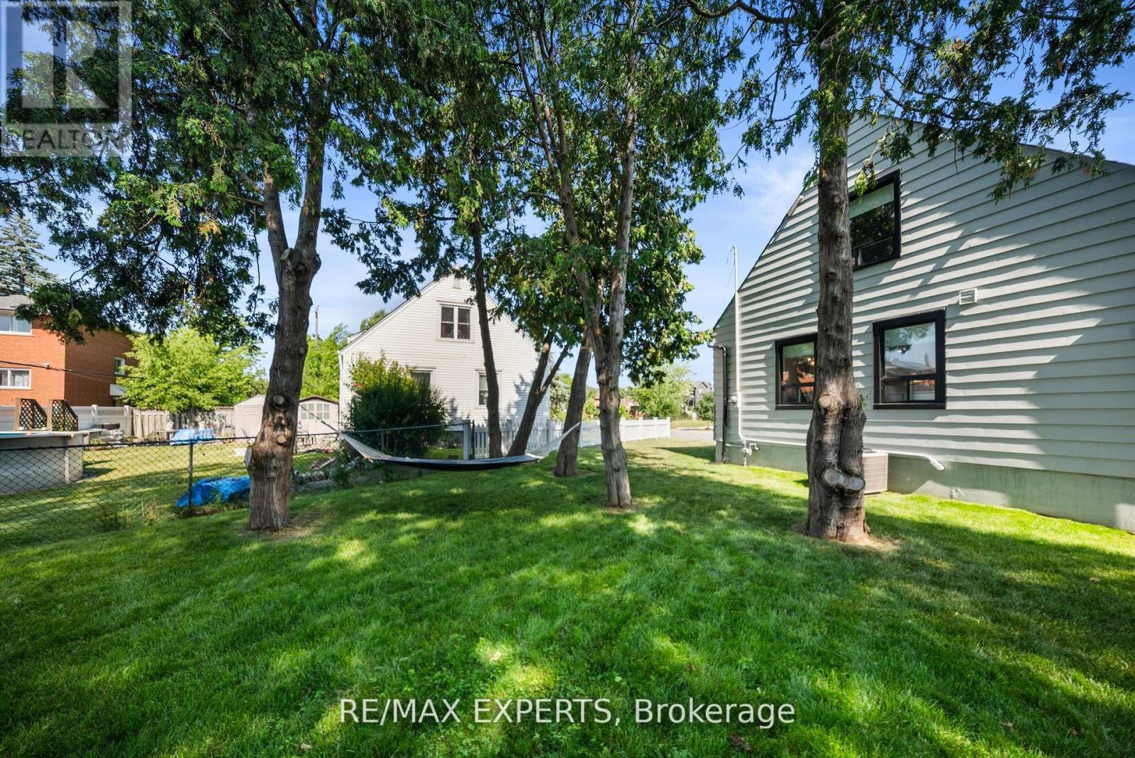 6 Mccallum Court, Toronto, Ontario  M8Y 1M6 - Photo 5 - W12915382