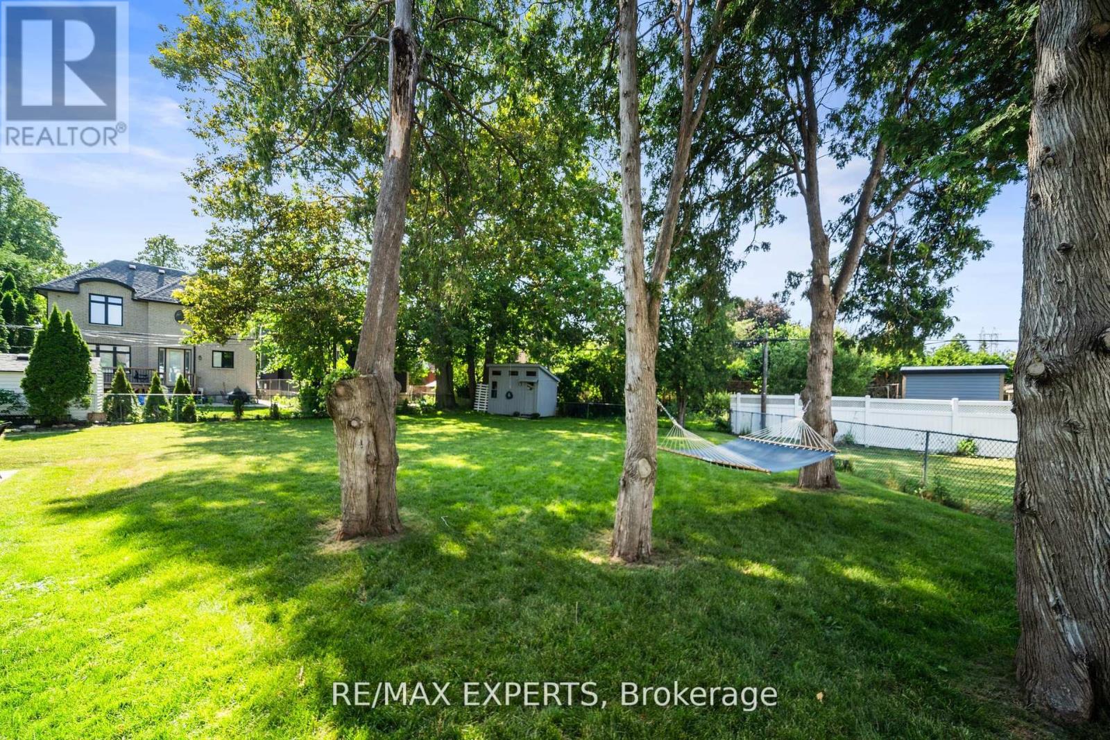 6 Mccallum Court, Toronto, Ontario  M8Y 1M6 - Photo 6 - W12915382