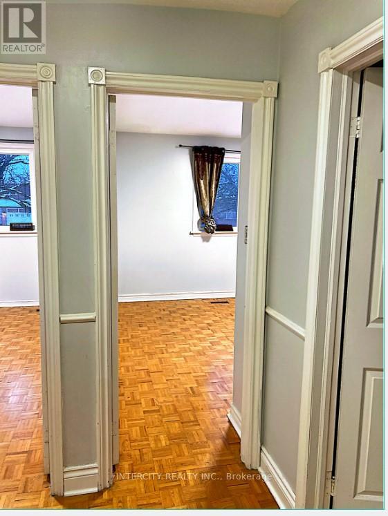 Upper Level Apartment A - 308 Centre Street N, Brampton, Ontario  L6V 2R4 - Photo 8 - W12915428