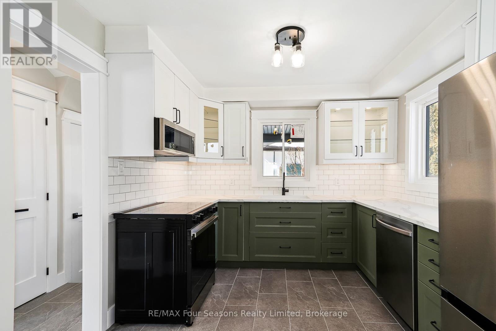 255 Valleyfield Crescent, Clearview, Ontario  L0M 1S0 - Photo 11 - S12851730