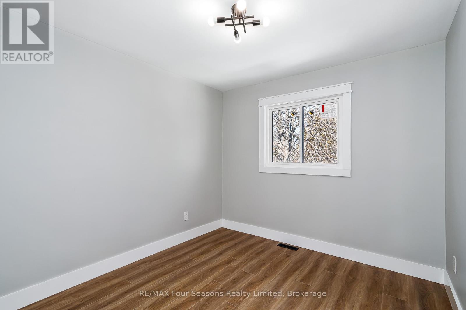 255 Valleyfield Crescent, Clearview, Ontario  L0M 1S0 - Photo 22 - S12851730