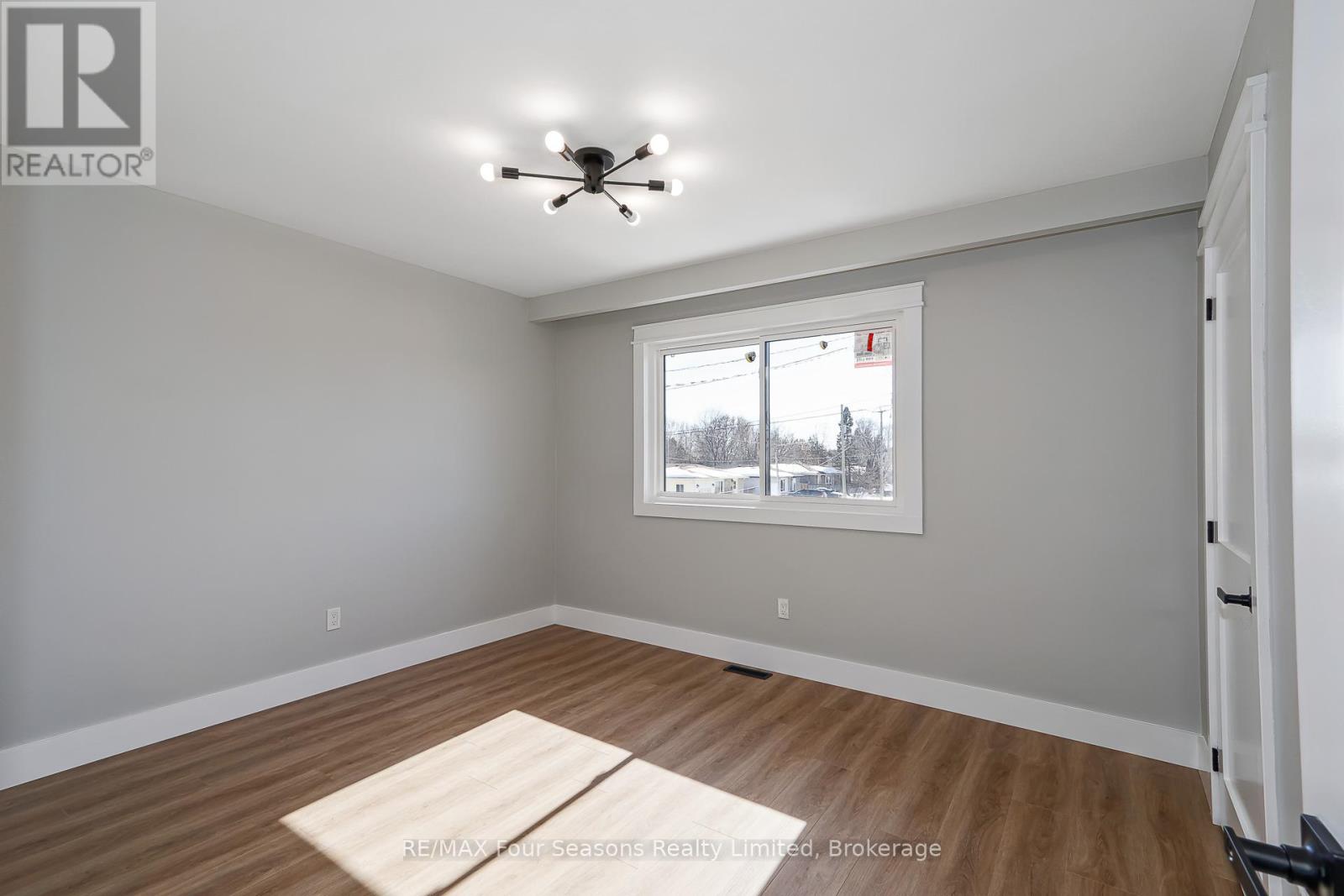 255 Valleyfield Crescent, Clearview, Ontario  L0M 1S0 - Photo 19 - S12851730