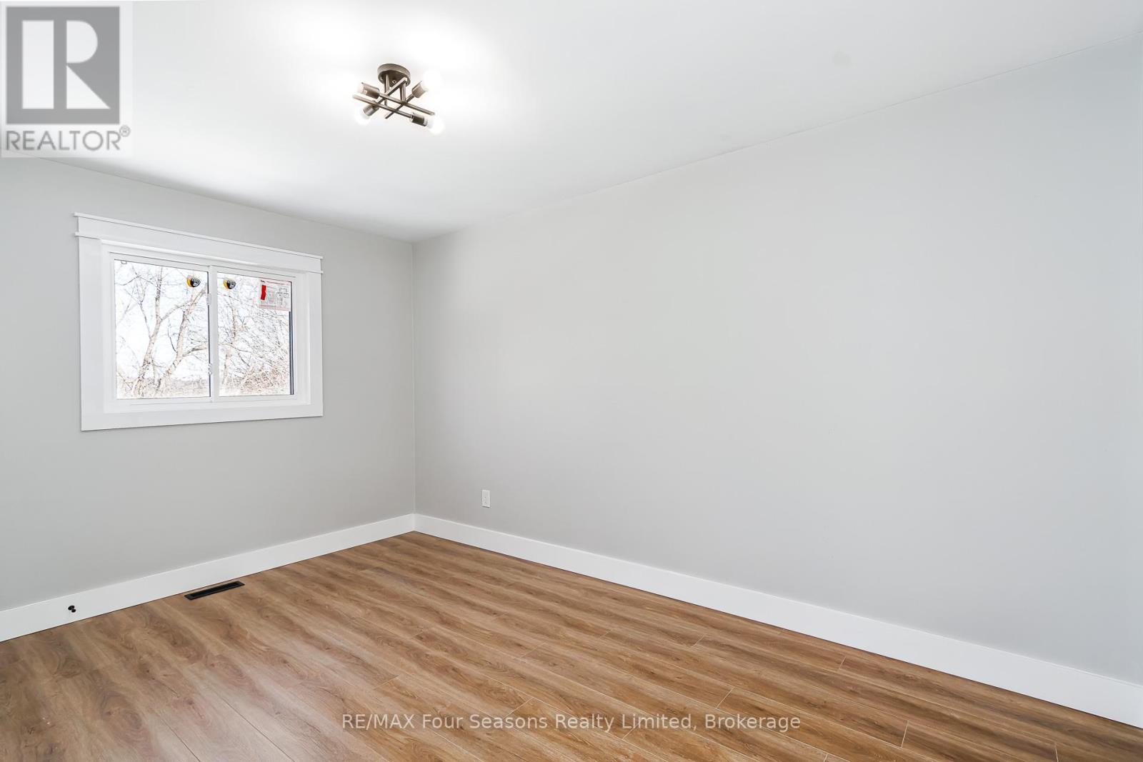 255 Valleyfield Crescent, Clearview, Ontario  L0M 1S0 - Photo 20 - S12851730