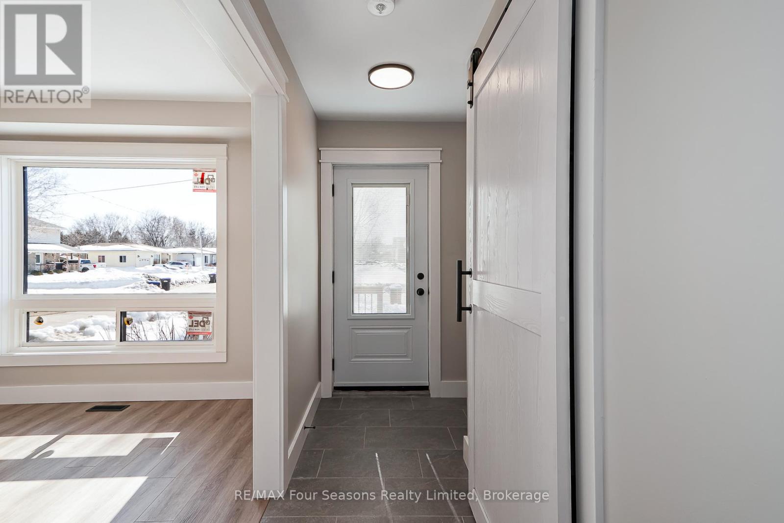 255 Valleyfield Crescent, Clearview, Ontario  L0M 1S0 - Photo 5 - S12851730