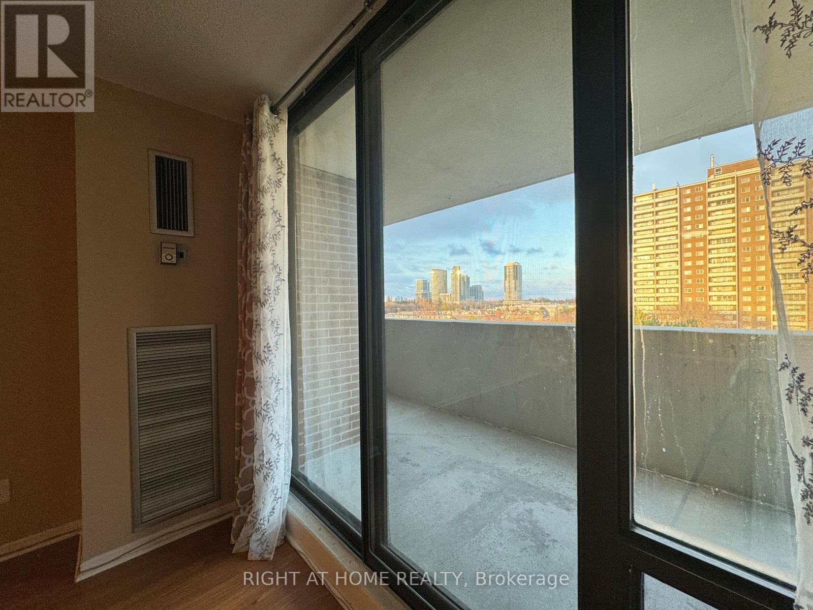 603 - 10 Tangreen Court, Toronto, Ontario  M2M 4B9 - Photo 5 - C12914376