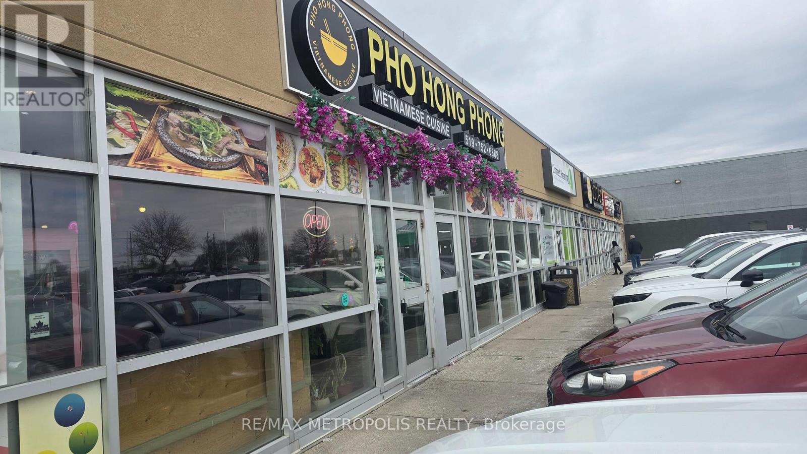 265 King George Road, Brantford, Ontario  N3R 6Y1 - Photo 3 - X12915384