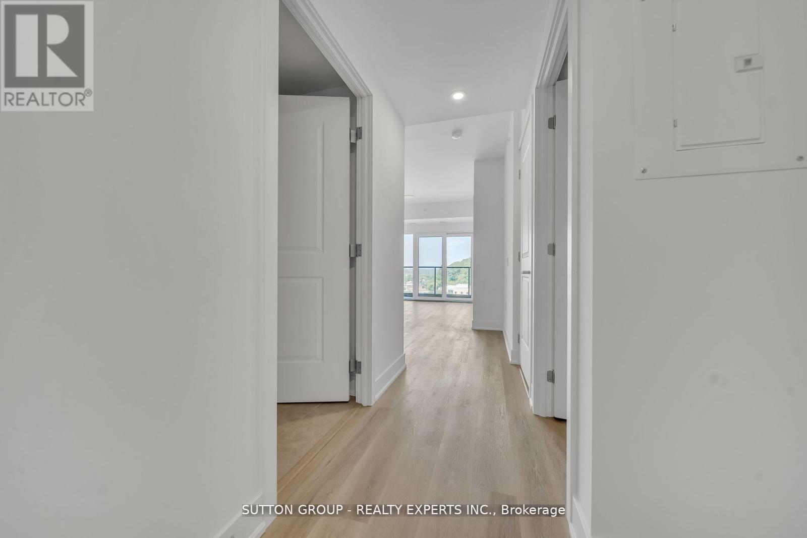 826 - 401 Shellard Lane, Brantford, Ontario  N3T 5L5 - Photo 11 - X12915434