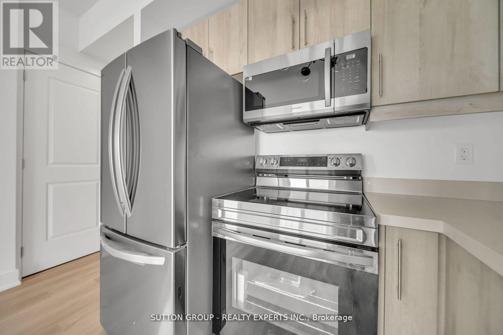 826 - 401 Shellard Lane, Brantford, Ontario  N3T 5L5 - Photo 17 - X12915434